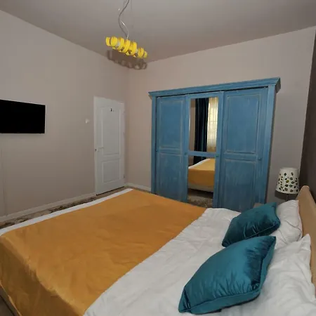 Like Apartment *